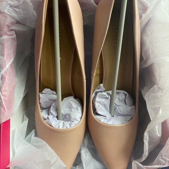 blush pumps - Picture 1 of 3